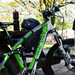 Six Peaks trekantet rammetaske i vejrbestandigt materiale til opbevaring af v�rkt�j, snacks og tilbeh�r p� cyklen.
