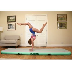 Urban Fitness oppustelig AirTrack 300 x 100 x 10 cm i mintgr�n og gr� med elektrisk pumpe til gymnastik, spring og tr�ning.