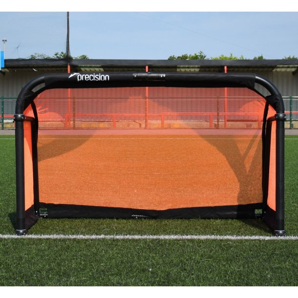 Precision Pro foldbart aluminiumsm�l 152 � 91 cm med kraftig 50 mm ramme og orange HDPP-net til fodboldtr�ning og sm�spil.