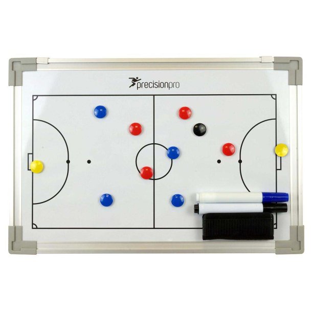 Precision magnetisk futsal taktiktavle 90x60 cm med magneter, tuscher, visker og brepose. Robust og professionel.