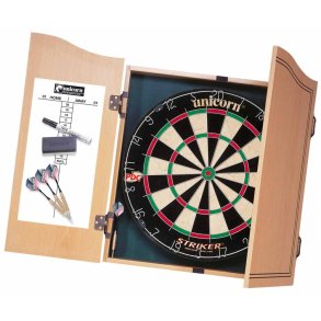 Dartskab i tr med dartskive, whiteboards, tusch, svamp og checkout-tabel.